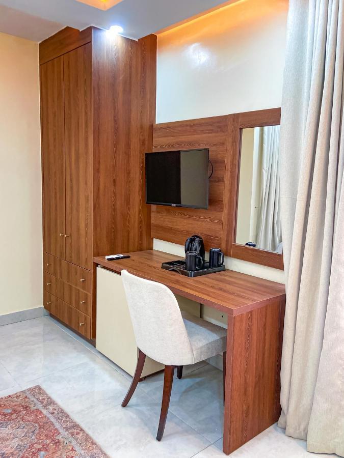 Plush Hotel,Абуджа Екстер'єр фото