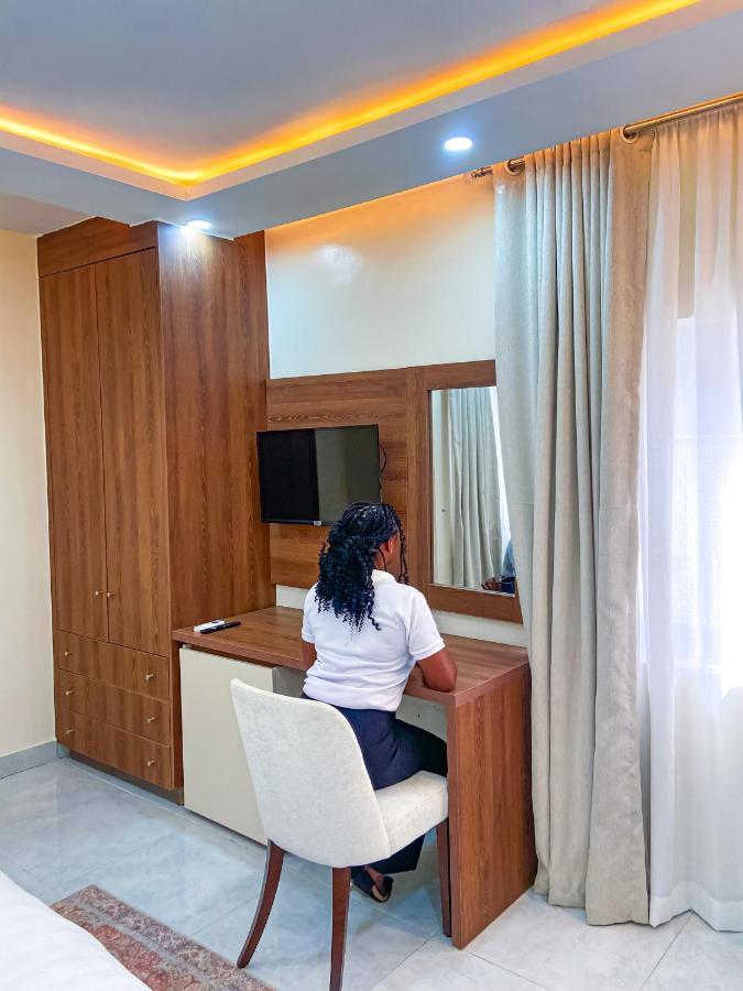 Plush Hotel,Абуджа Екстер'єр фото