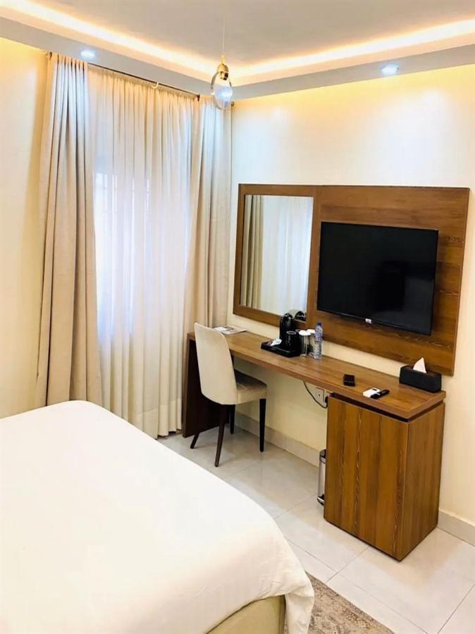 Plush Hotel,Абуджа Екстер'єр фото