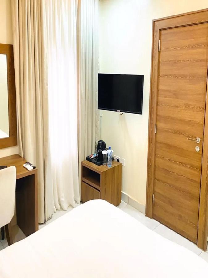 Plush Hotel,Абуджа Екстер'єр фото