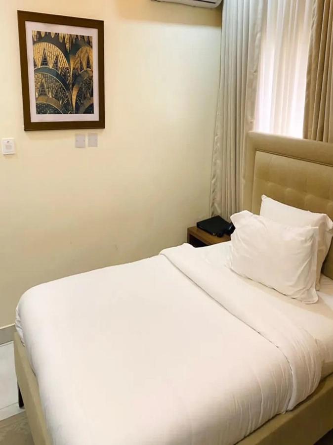 Plush Hotel,Абуджа Екстер'єр фото