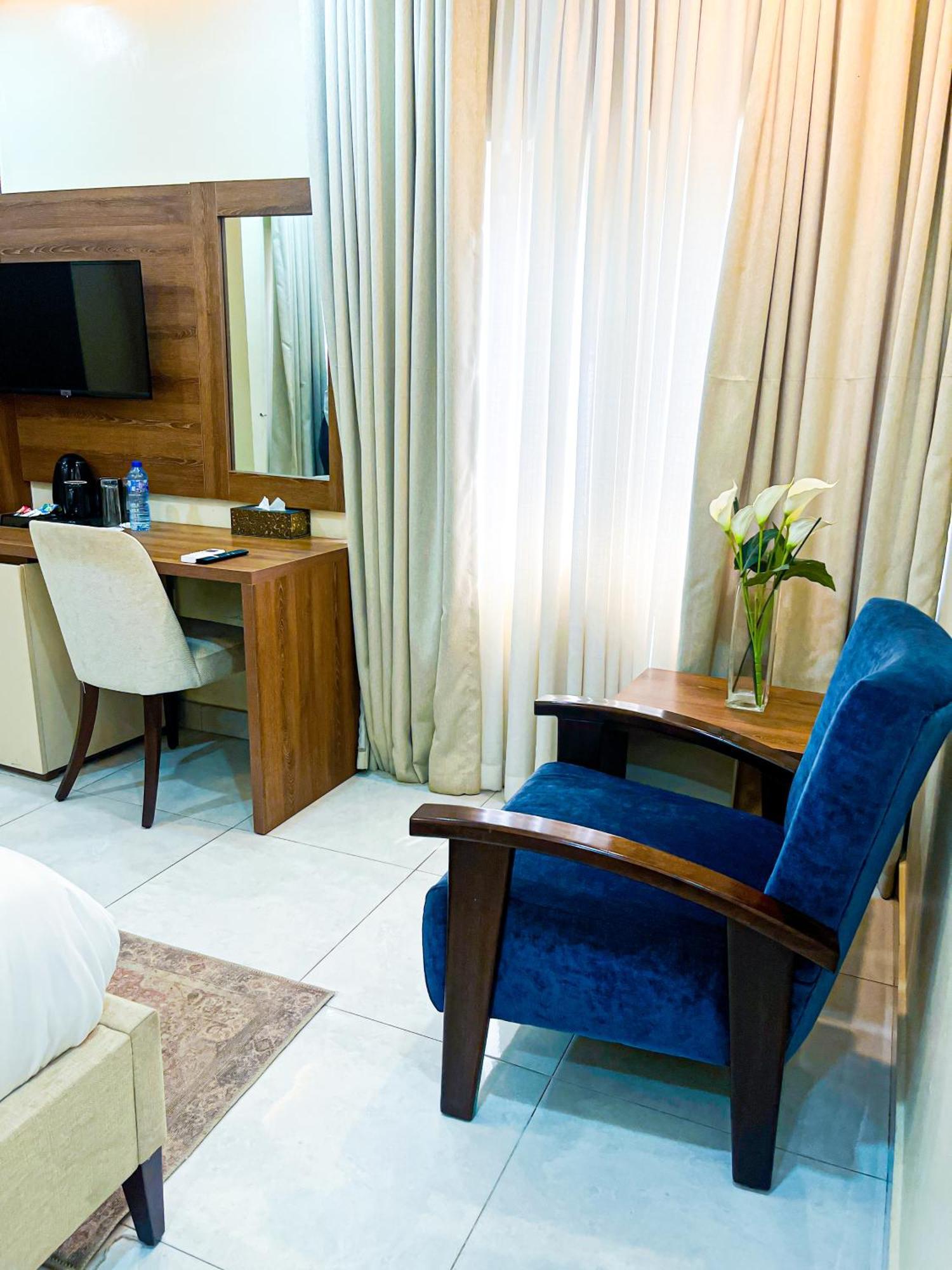Plush Hotel,Абуджа Екстер'єр фото