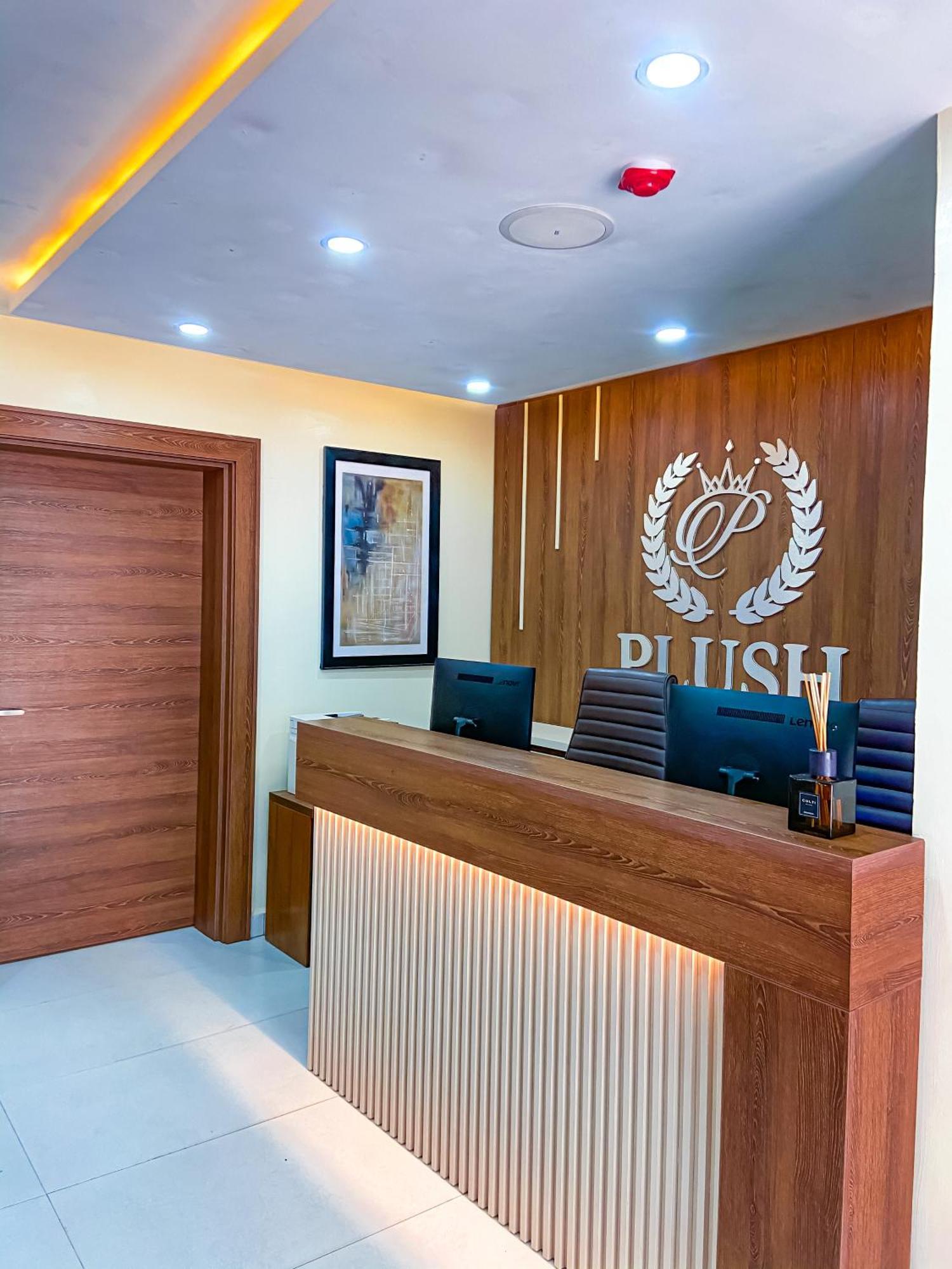 Plush Hotel,Абуджа Екстер'єр фото